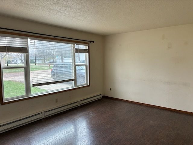 402 NE 2nd Avenue, Galva, IL 61434