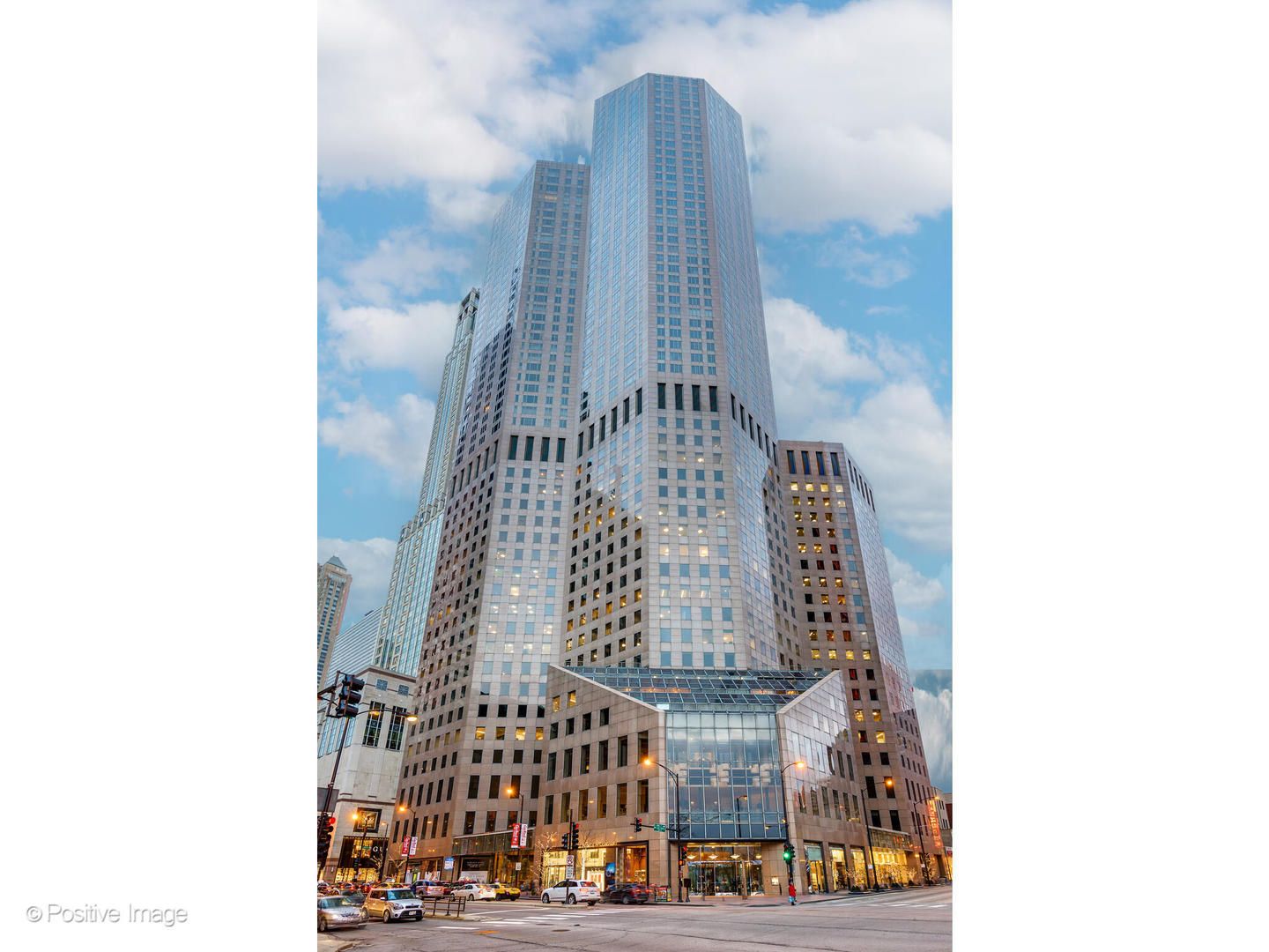 950 N MICHIGAN Avenue #2305 — Chicago, IL 60611