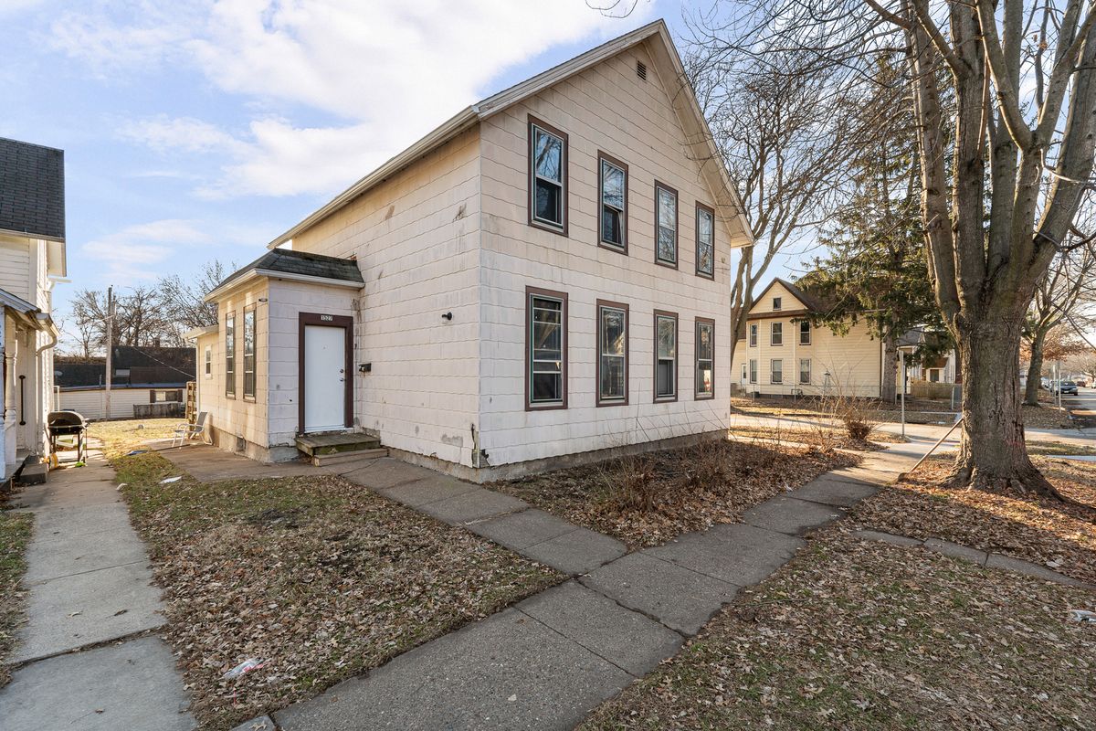 1527 6th Street, Davenport, IA 52802