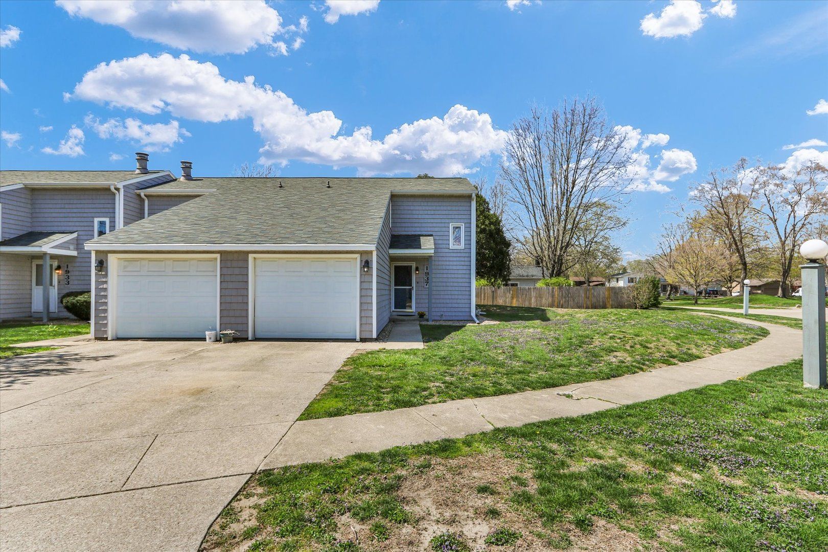 1937 Blackthorn Drive #1937 — Champaign, IL 61821