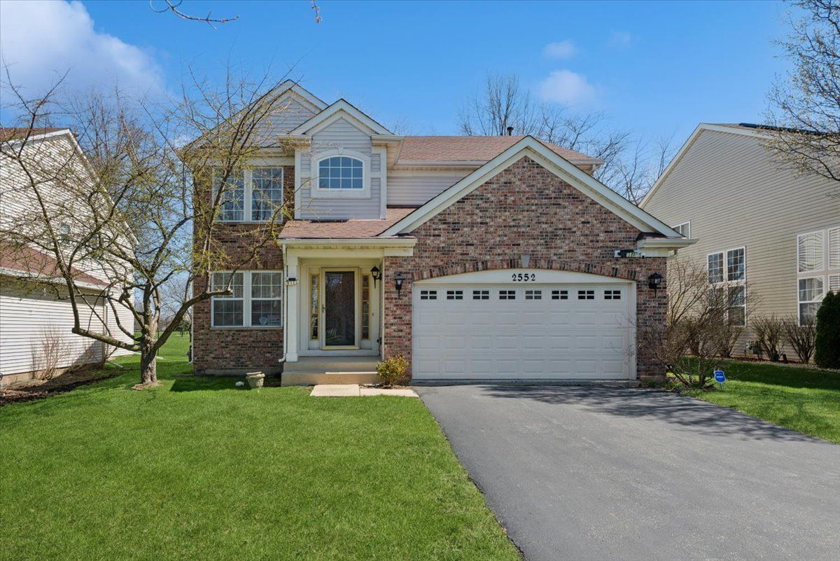 2552 Whitehall Lane — Naperville, IL 60564