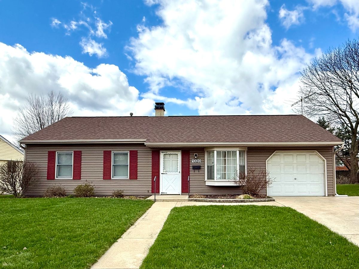 1320 Elmwood Drive, Aurora, IL 60506
