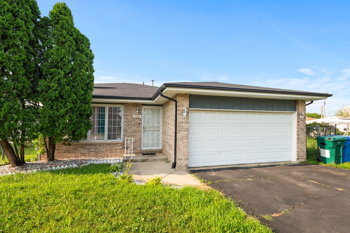 928 E 153rd Street, Phoenix, IL 60426