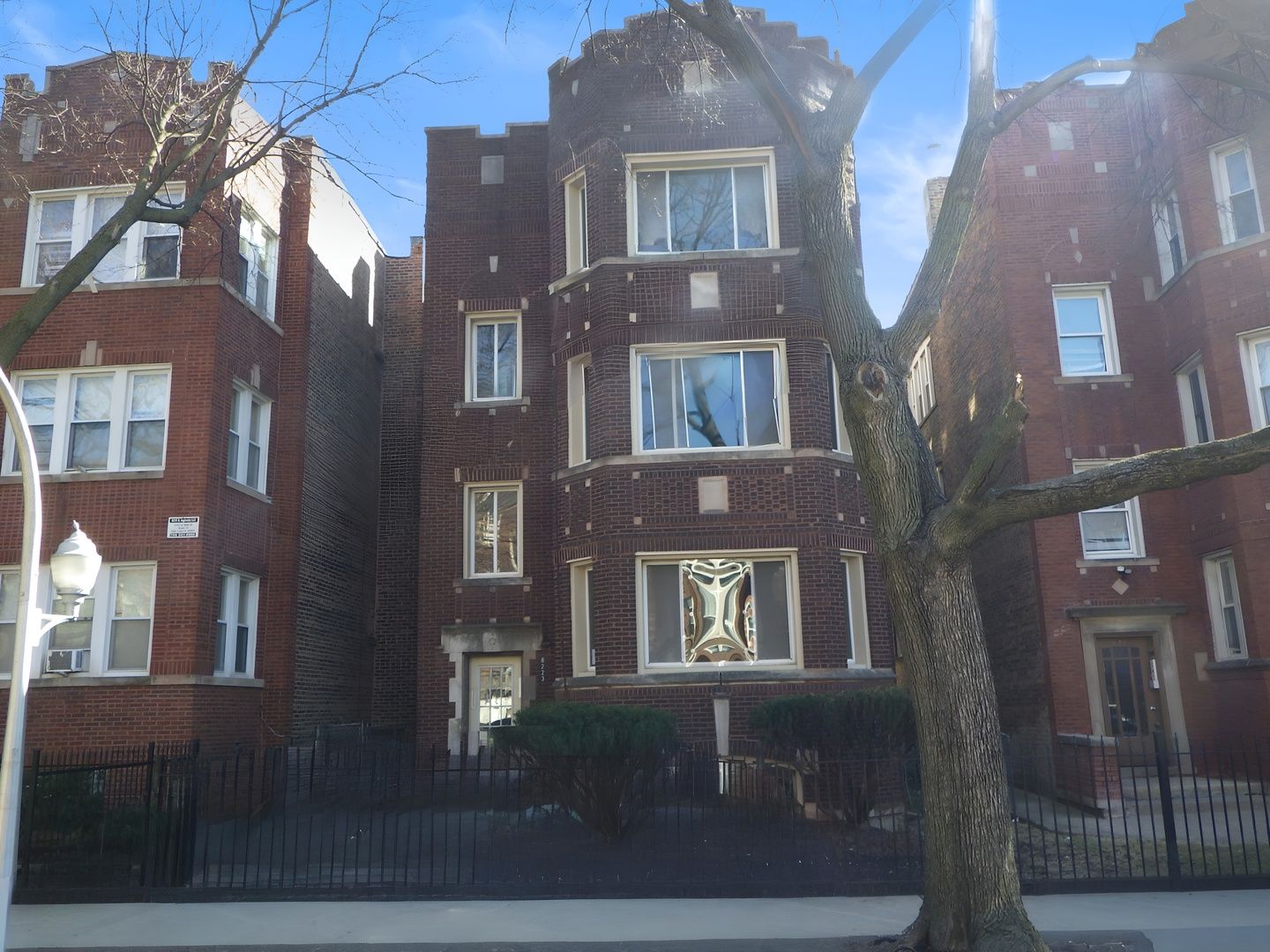 8223 S Ingleside Avenue — Chicago, IL 60619