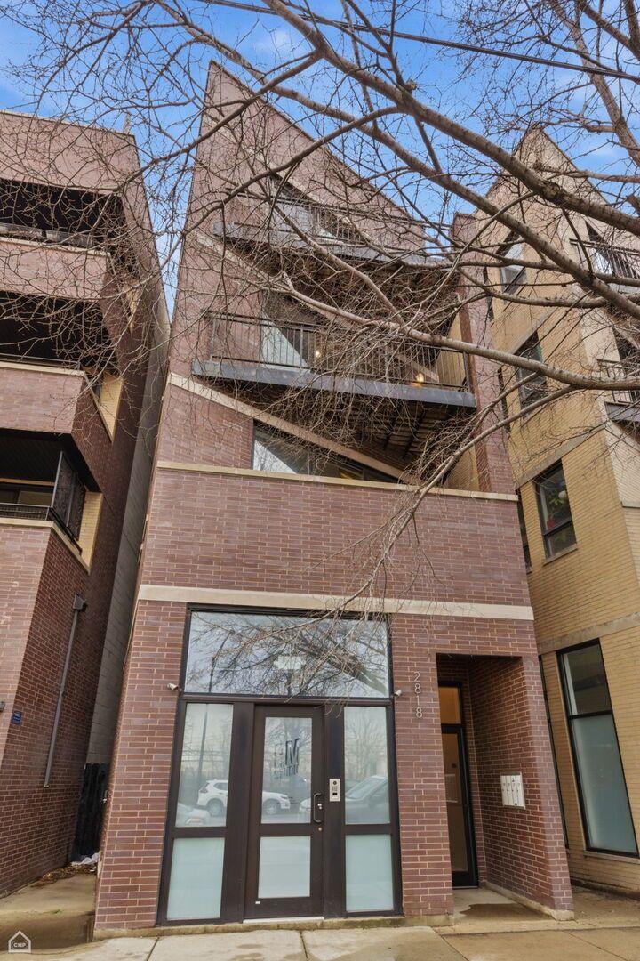 2818 W Chicago Avenue #3 — Chicago, IL 60622