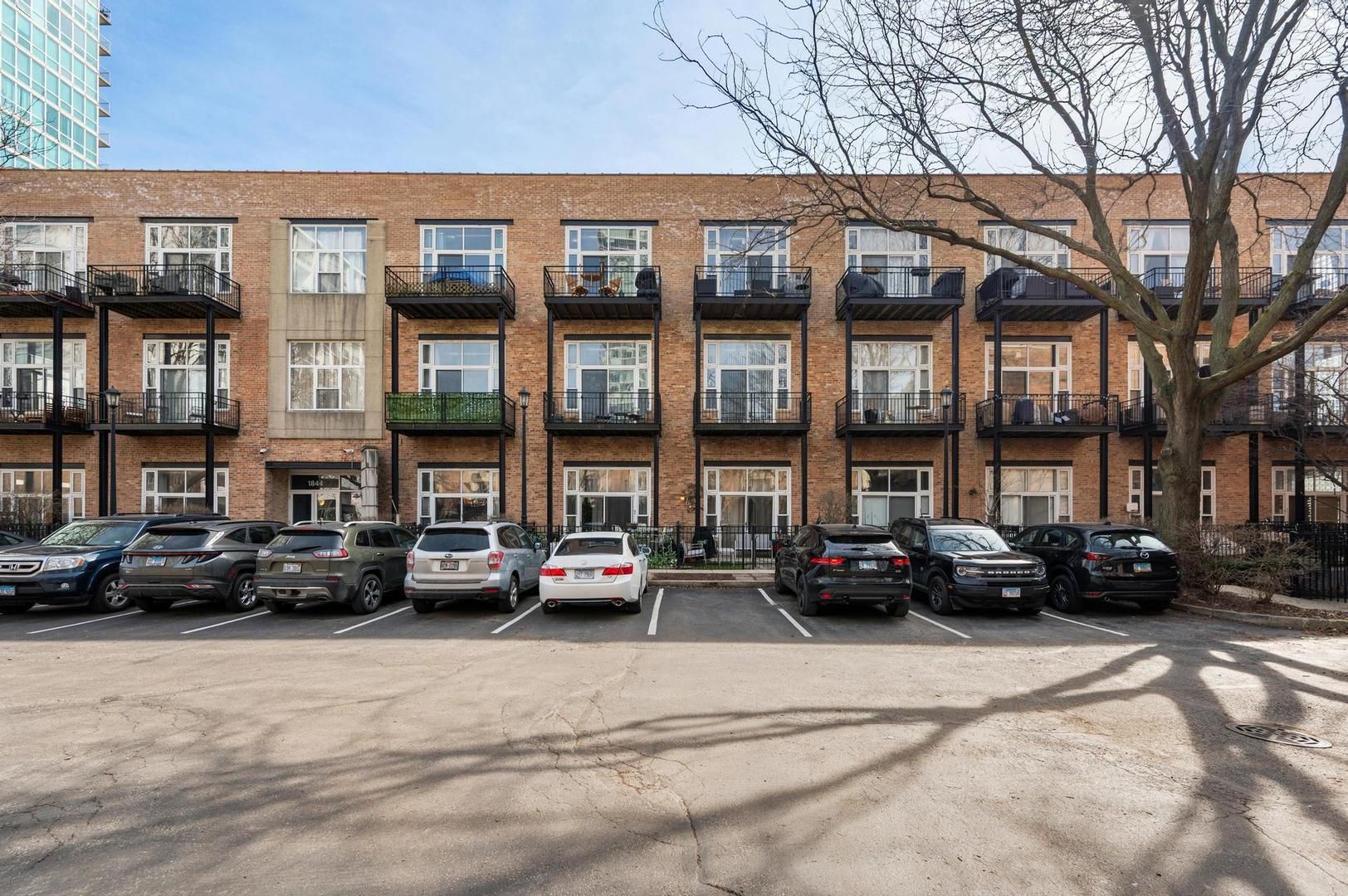 1844 S Michigan Avenue #102 — Chicago, IL 60616