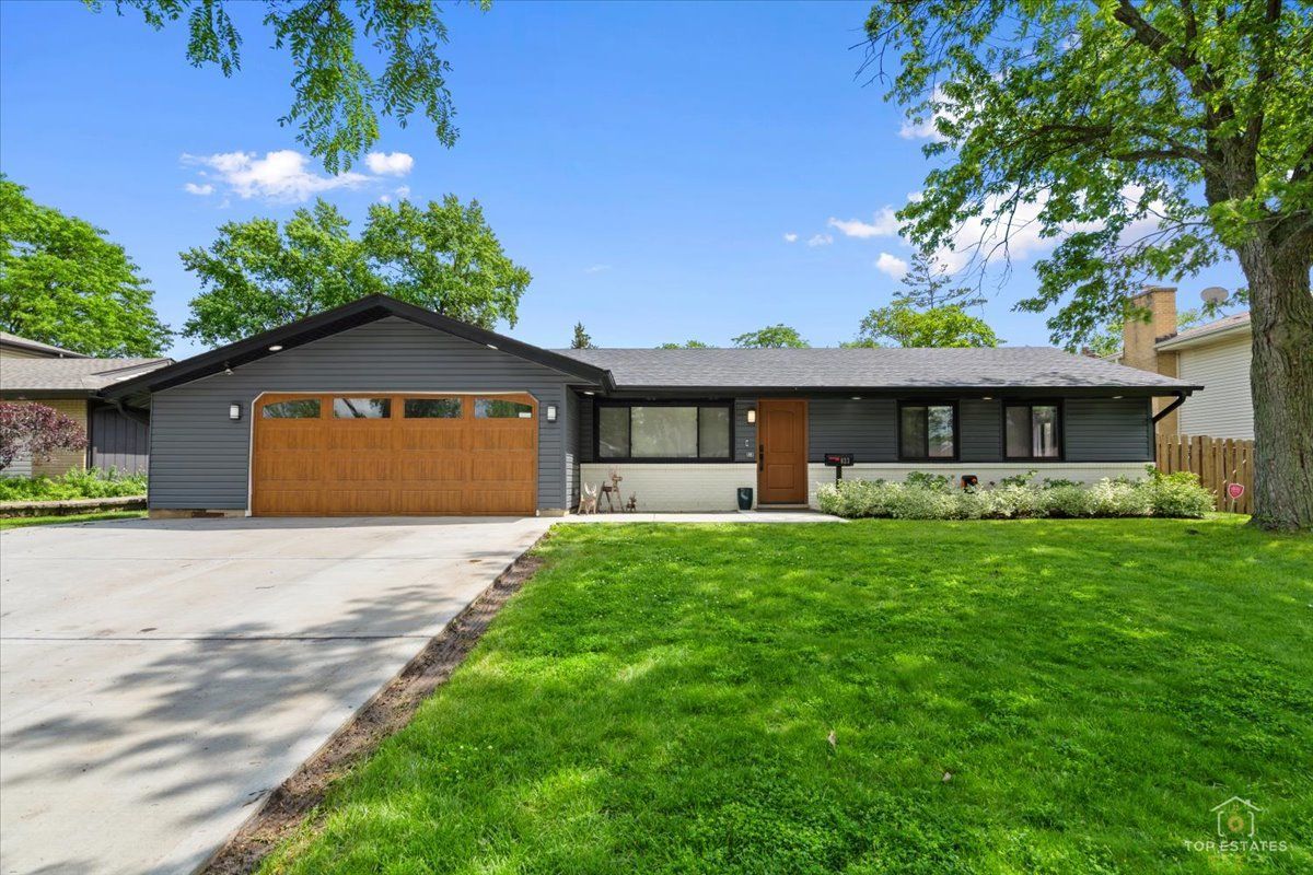 823 Georgean Lane — Schaumburg, IL 60193