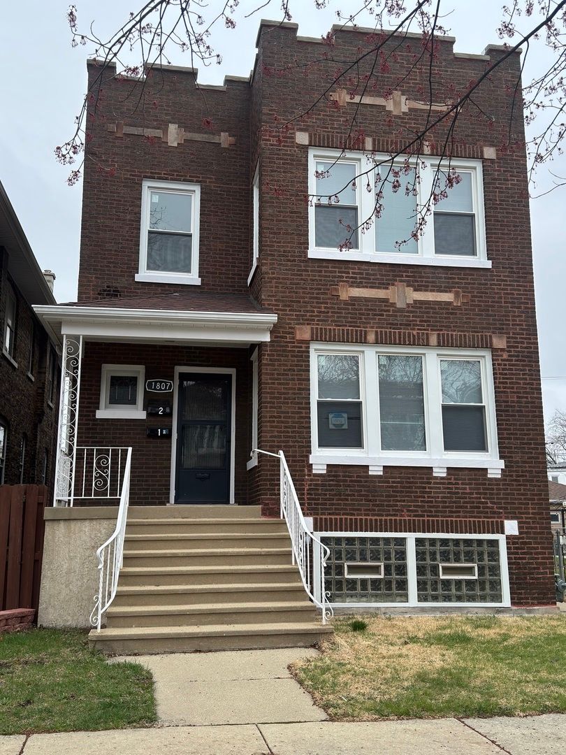 1807 S 49th Court #2nd — Cicero, IL 60804