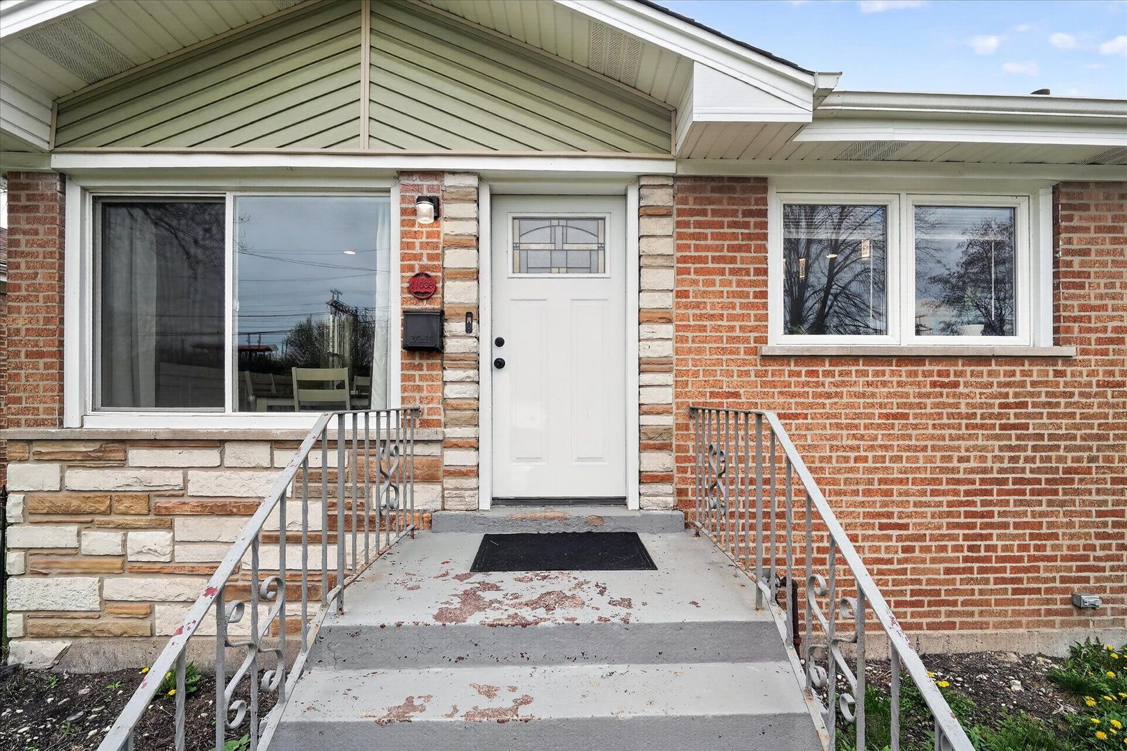 11038 S Eberhart Avenue — Chicago, IL 60628