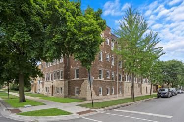 3035 Rosemont Avenue — Chicago, IL 60659