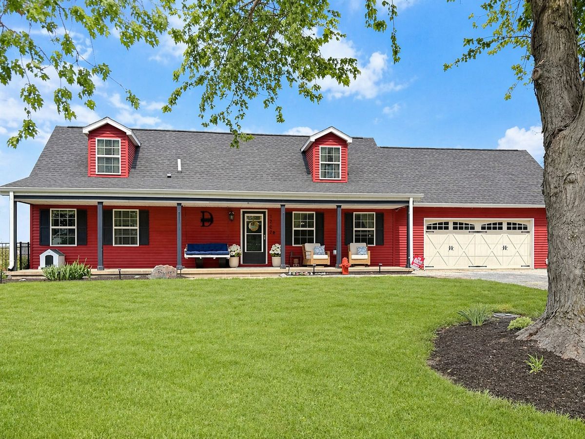 1202 Peters Drive, St. Joseph, IL 61873