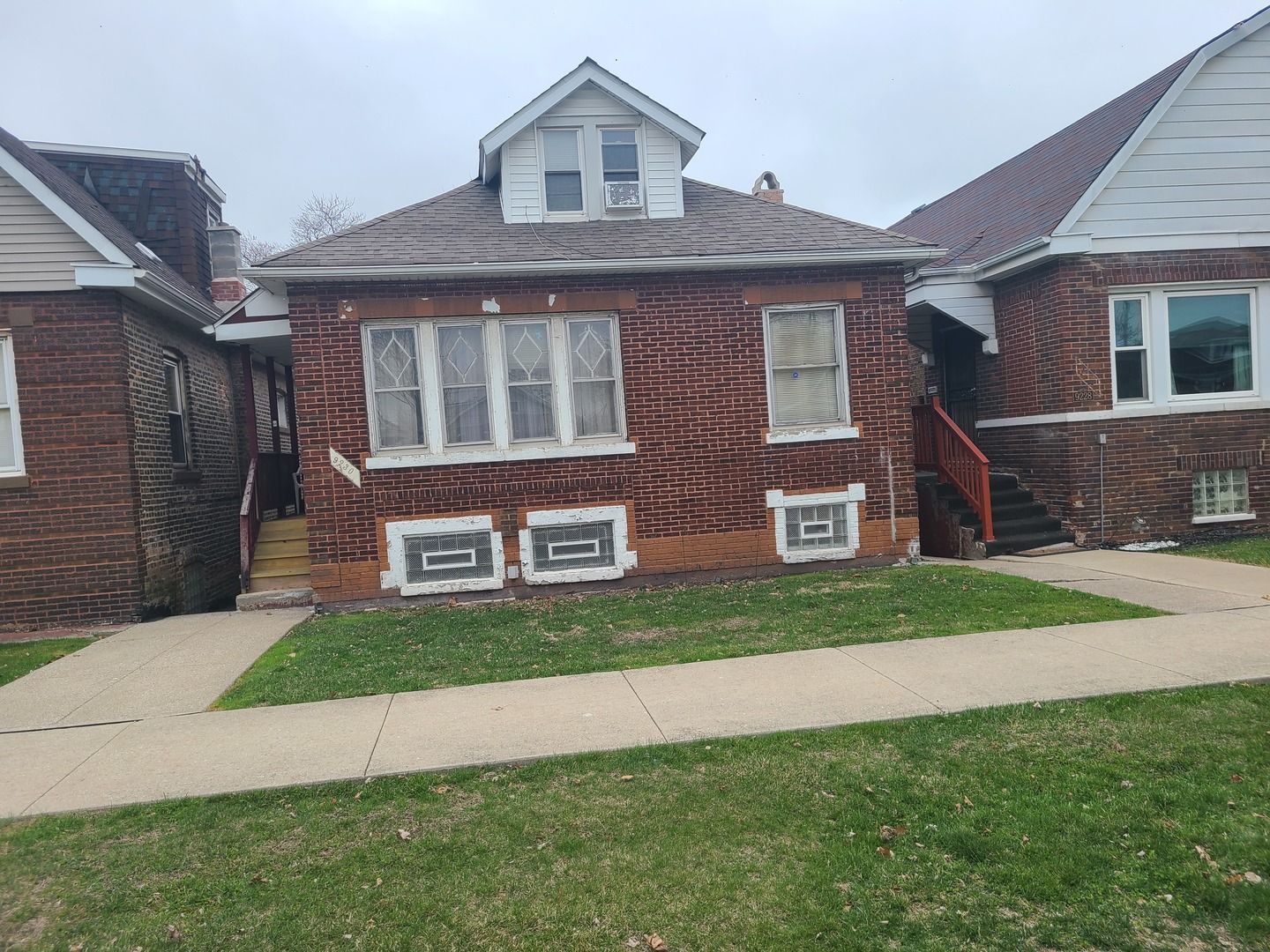 9230 S Saginaw Avenue — Chicago, IL 60617