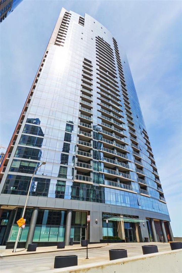 450 E Waterside Drive #707 — Chicago, IL 60601