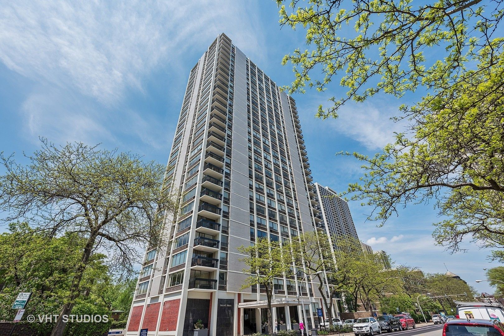 1455 N Sandburg Terrace #209B — Chicago, IL 60610