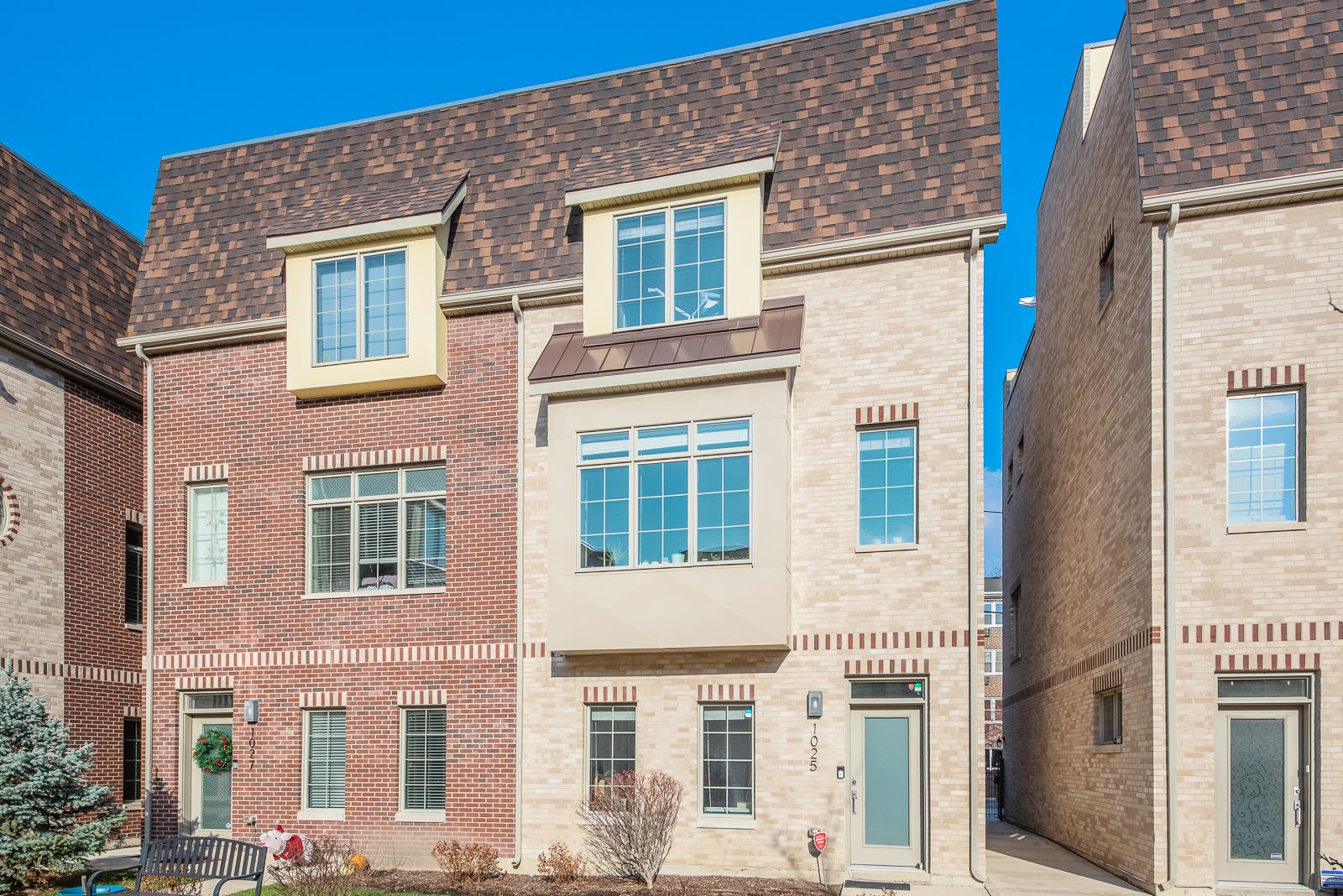 1025 Walnut Way — Oak Park, IL 60302