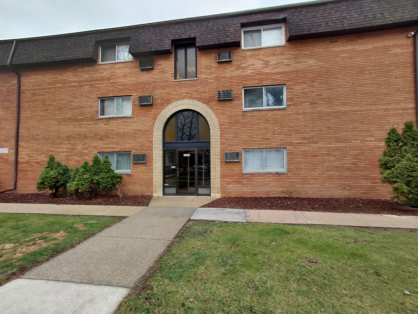2345 185th Court #27 — Lansing, IL 60438