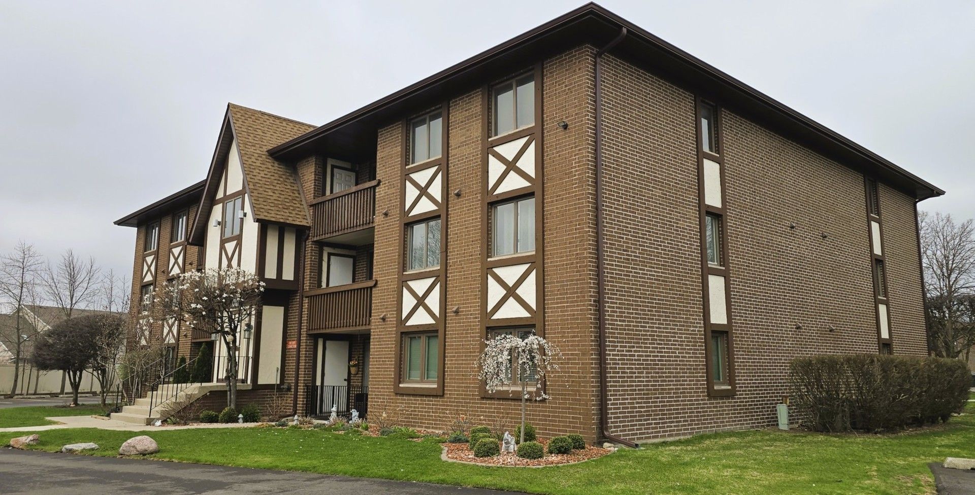 10561 Palos Place #1D — Palos Hills, IL 60465