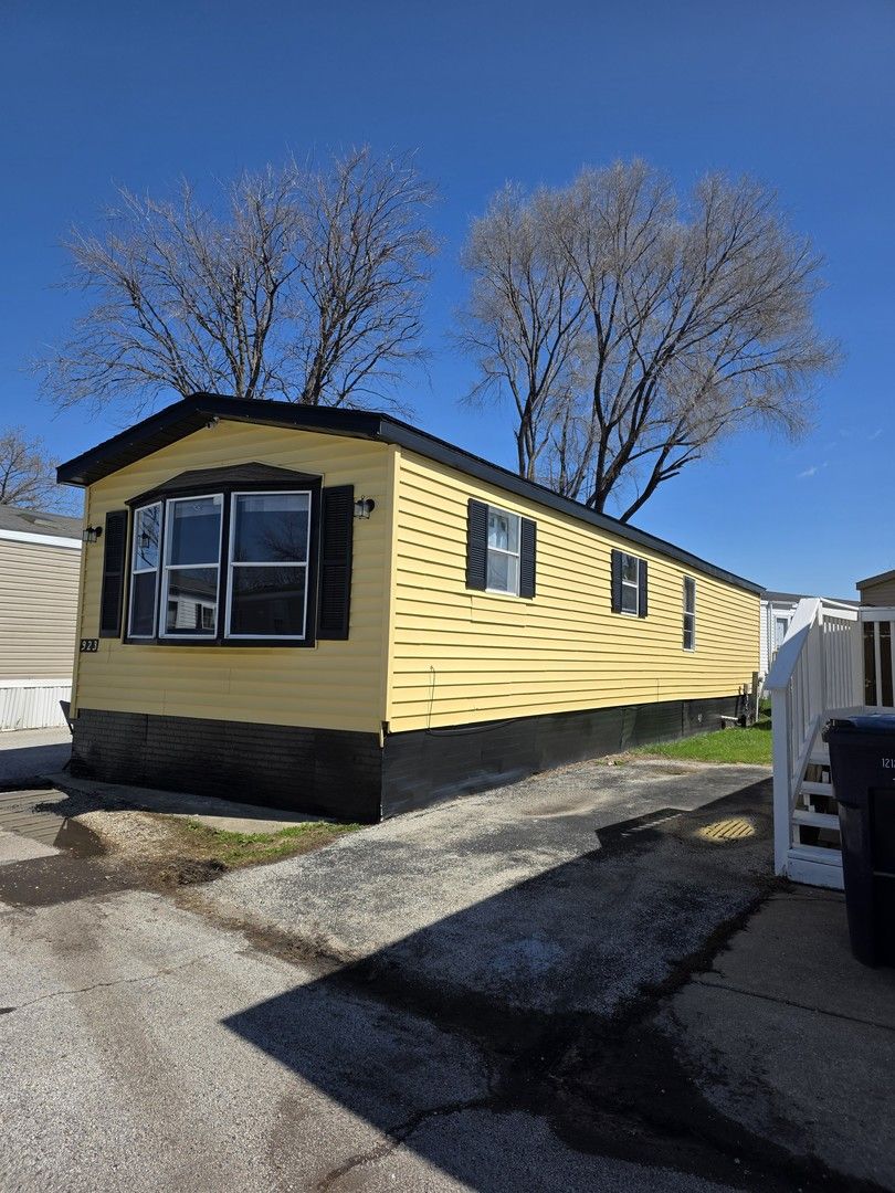 8800 Harlem Avenue #923 — Bridgeview, IL 60455