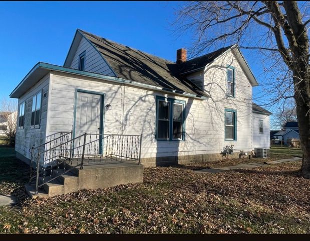 801 Main Street Street, Crescent City, IL 60928