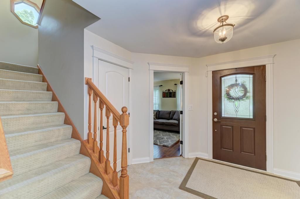 10S607 Glenn Drive, Burr Ridge, IL 60527