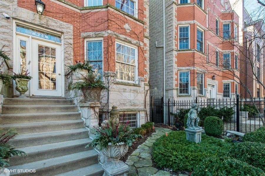 623 W Briar Place #1 — Chicago, IL 60657