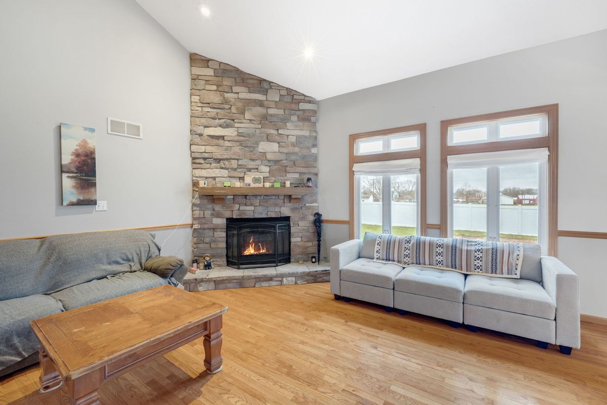 125 Hamilton Drive, Grant Park, IL 60940