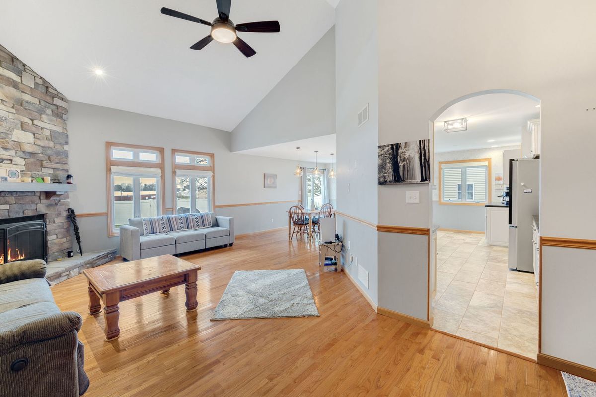 125 Hamilton Drive, Grant Park, IL 60940