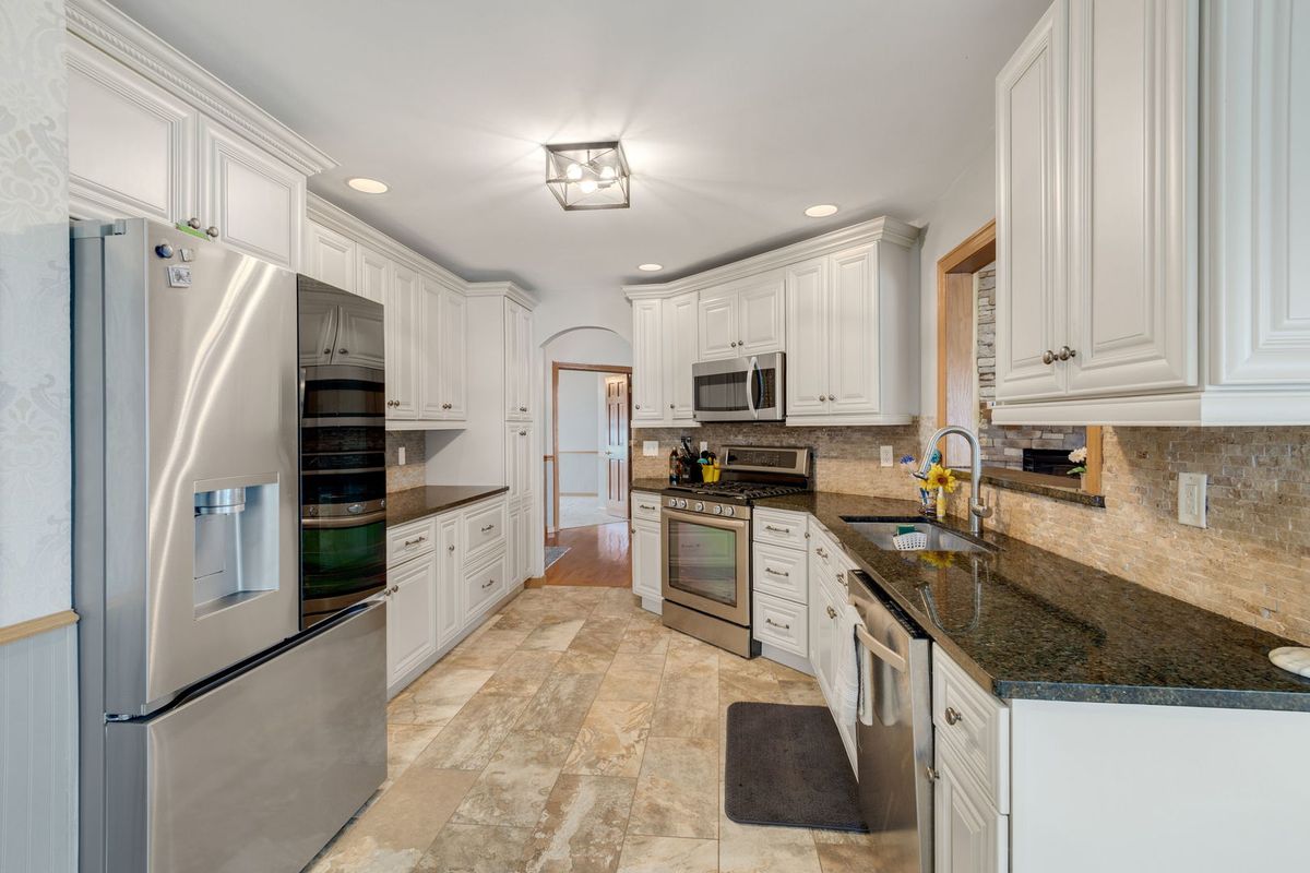 125 Hamilton Drive, Grant Park, IL 60940