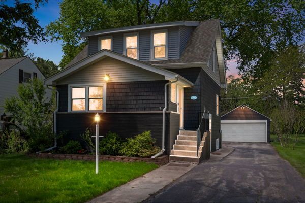 518 Oakland Avenue, Villa Park, IL 60181