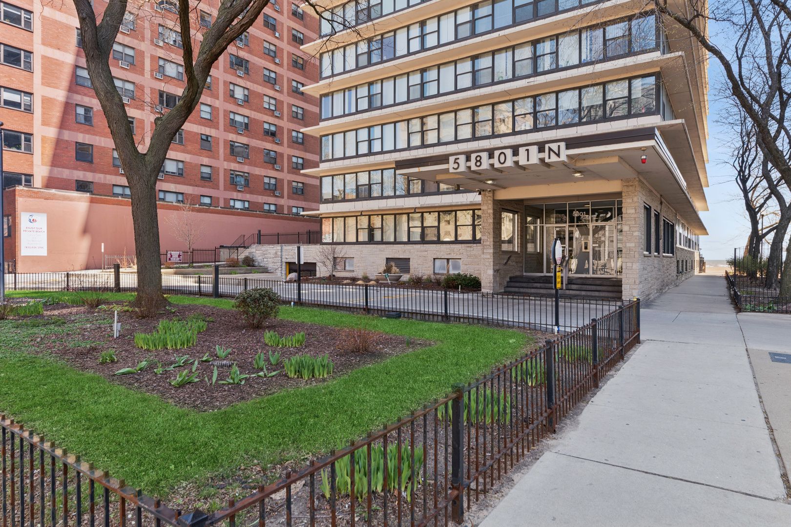 5801 N Sheridan Road #14A — Chicago, IL 60660