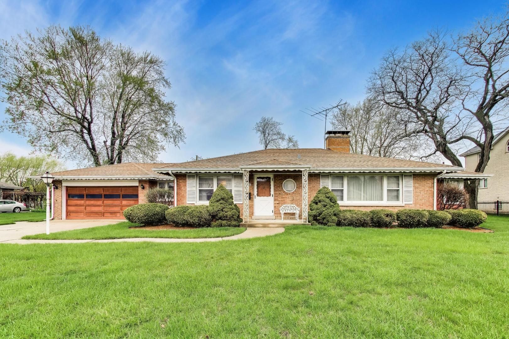 8012 Davis Street — Niles, IL 60714