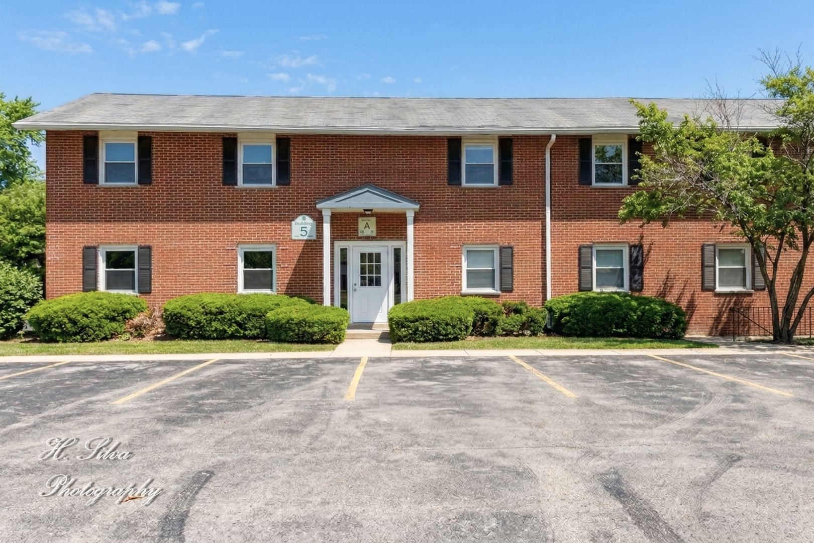 5 Arrowhead Drive — Algonquin, IL 60102
