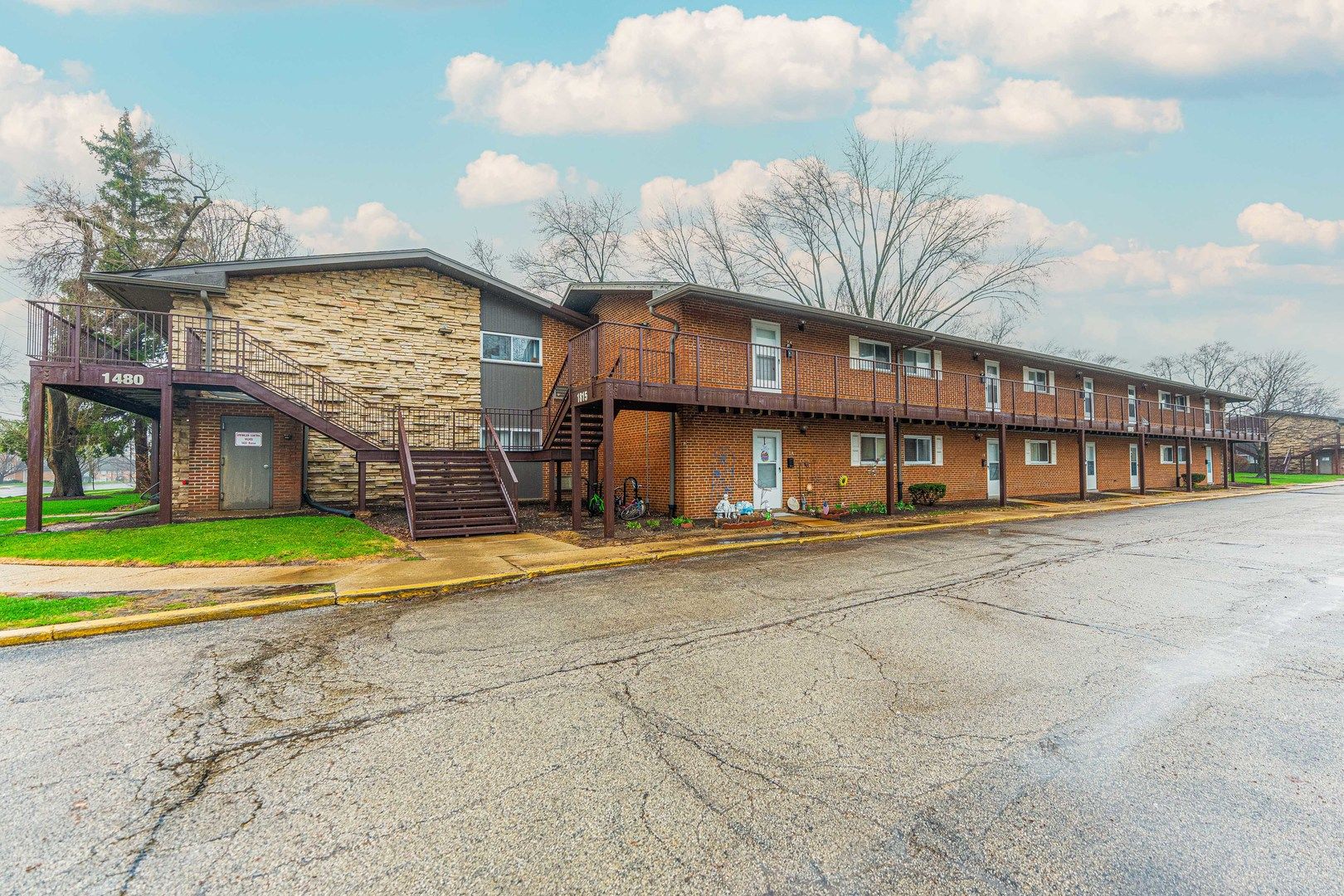 1815 Whitechapel Drive #2D — Mount Prospect, IL 60056