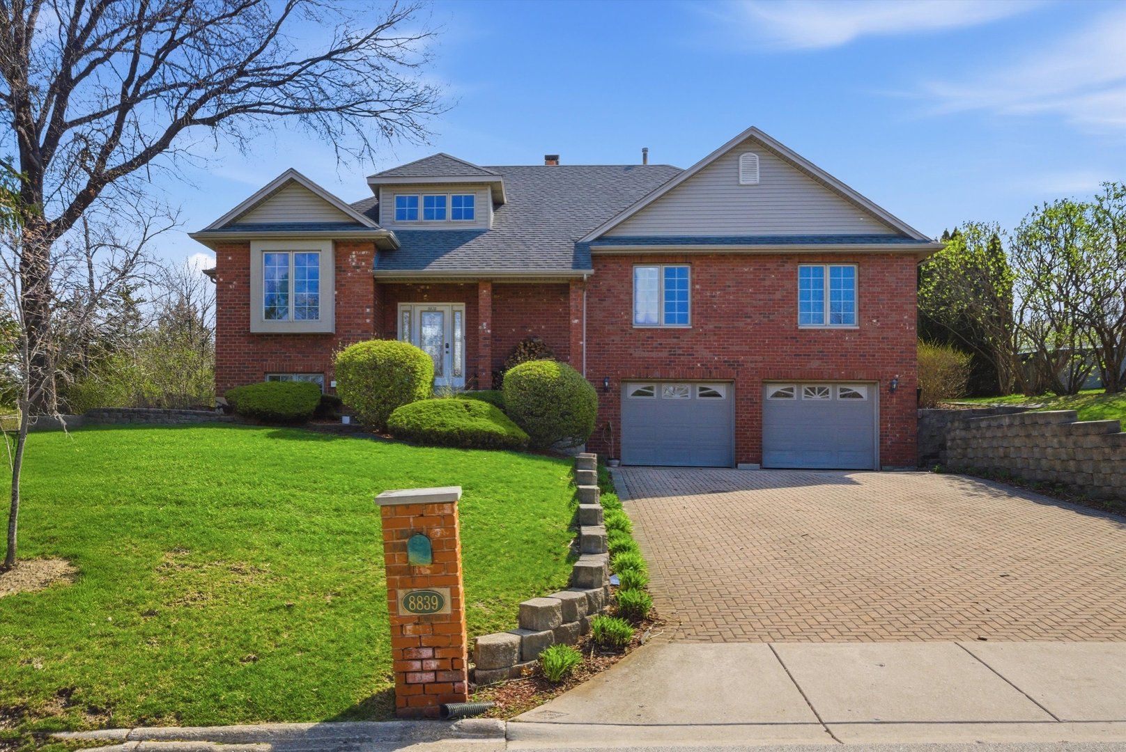 8839 S 83rd Avenue — Hickory Hills, IL 60457