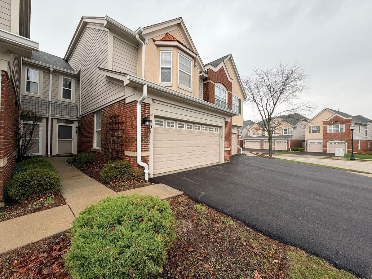 431 PINE LAKE Circle, Vernon Hills, IL 60061