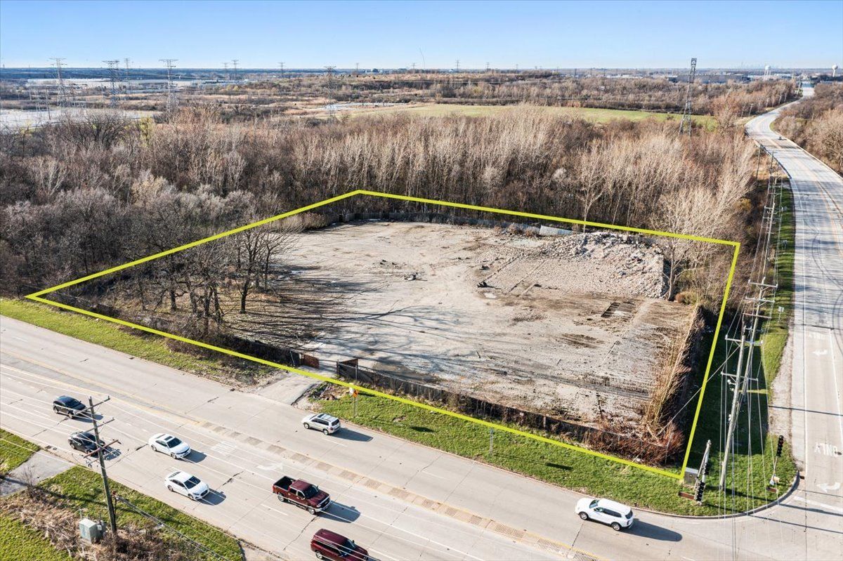 701 E sauk trail Street — Sauk Village, IL 60411
