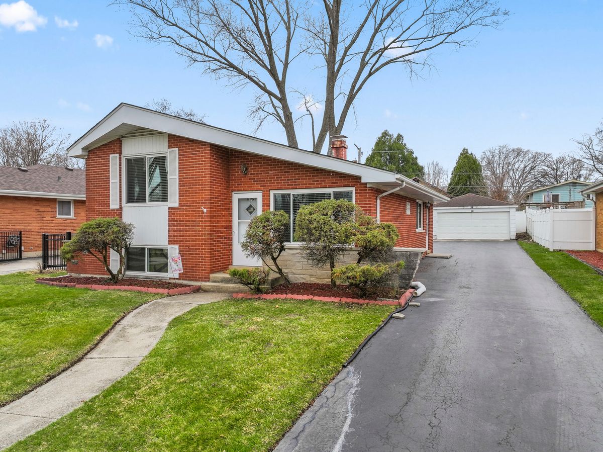 216 Lombard Avenue, Lombard, IL 60148