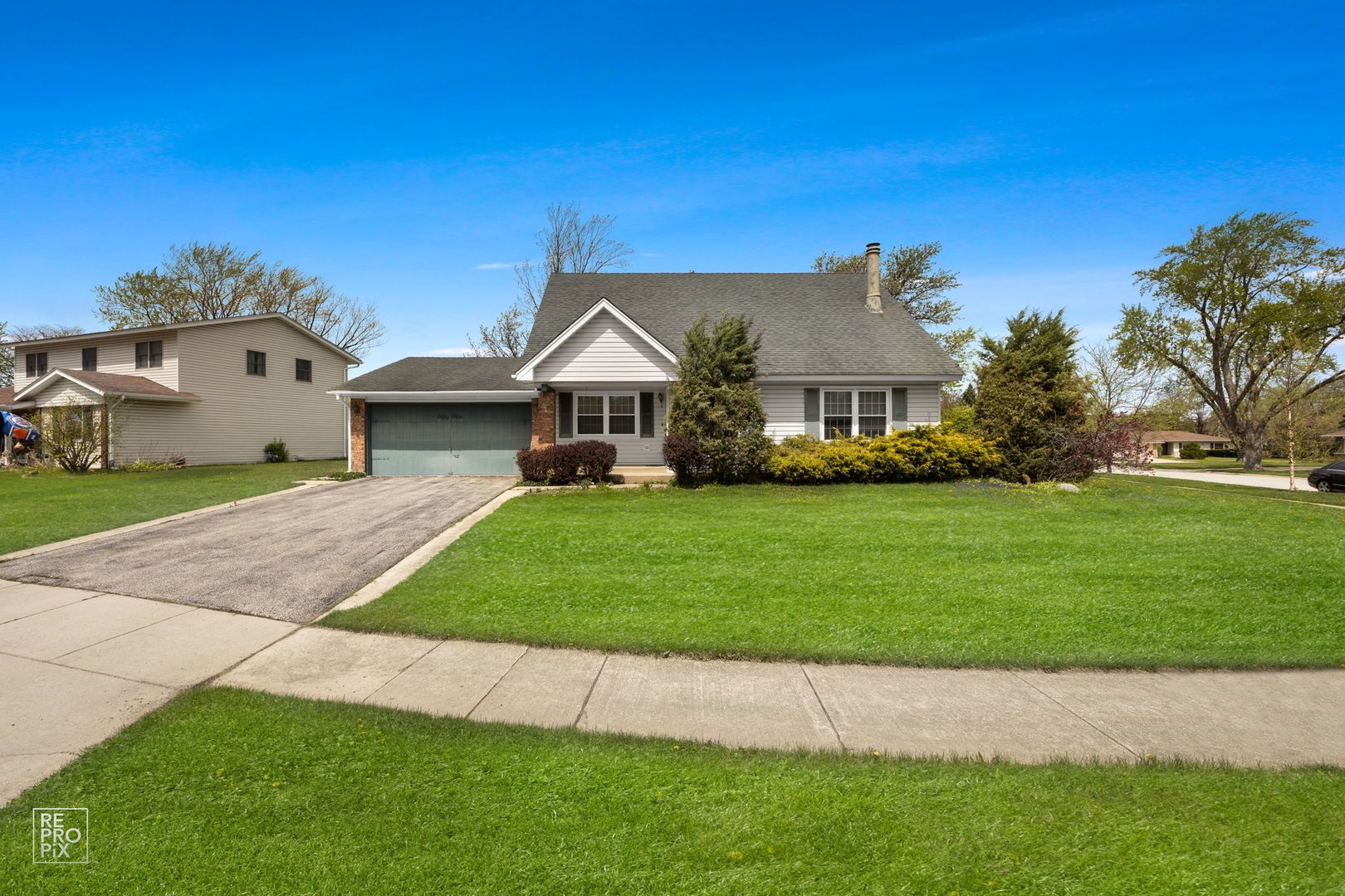 54 Smethwick Lane — Elk Grove Village, IL 60007