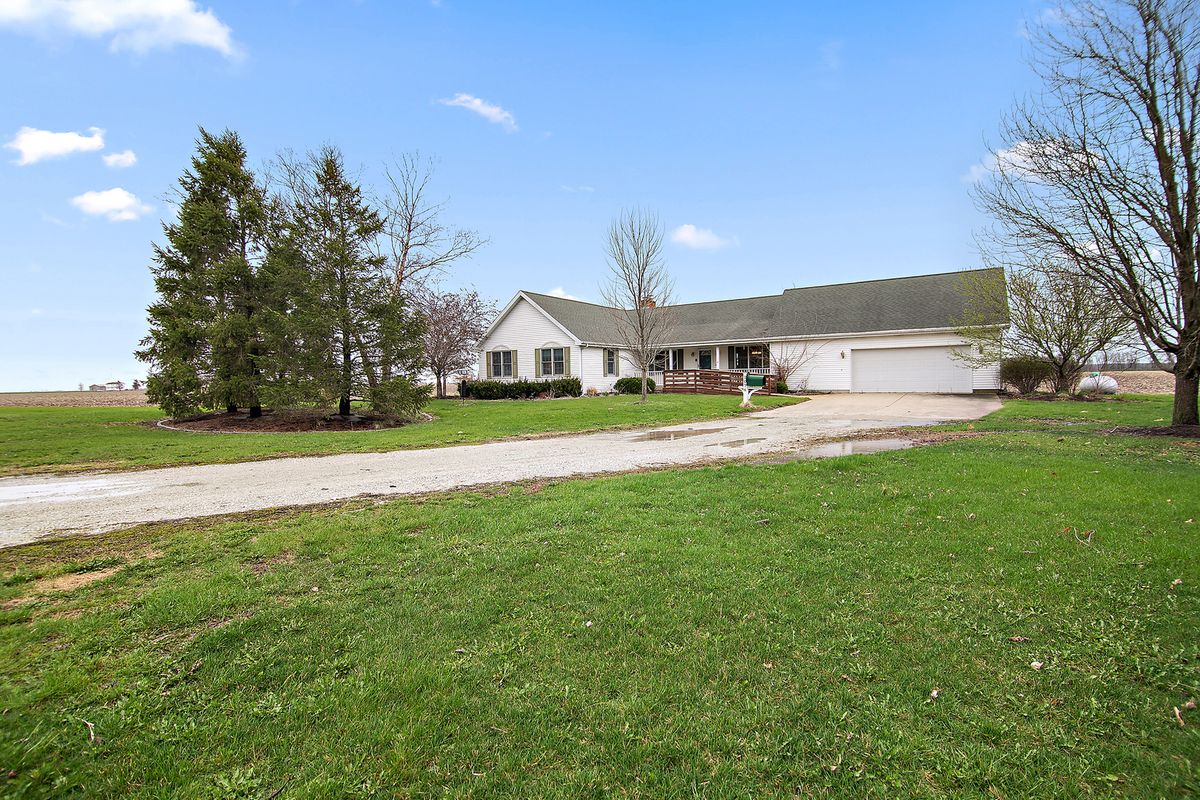 2078 1100 Road, Danforth, IL 60930