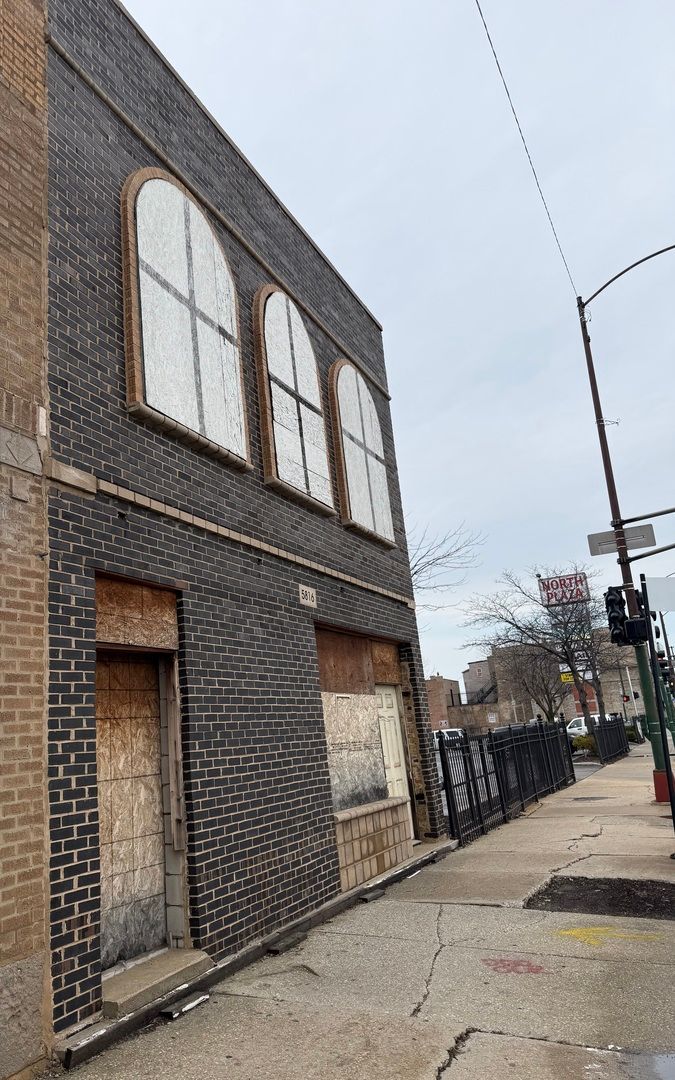 5816 W North Avenue — Chicago, IL 60639