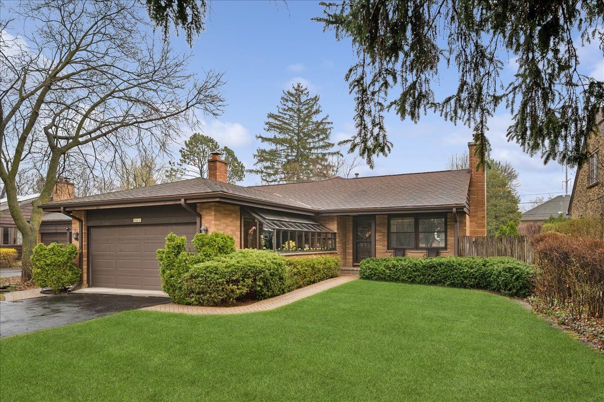 561 Happ Road — Northfield, IL 60093