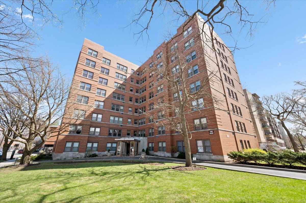 1585 Ridge Avenue — Evanston, IL 60201