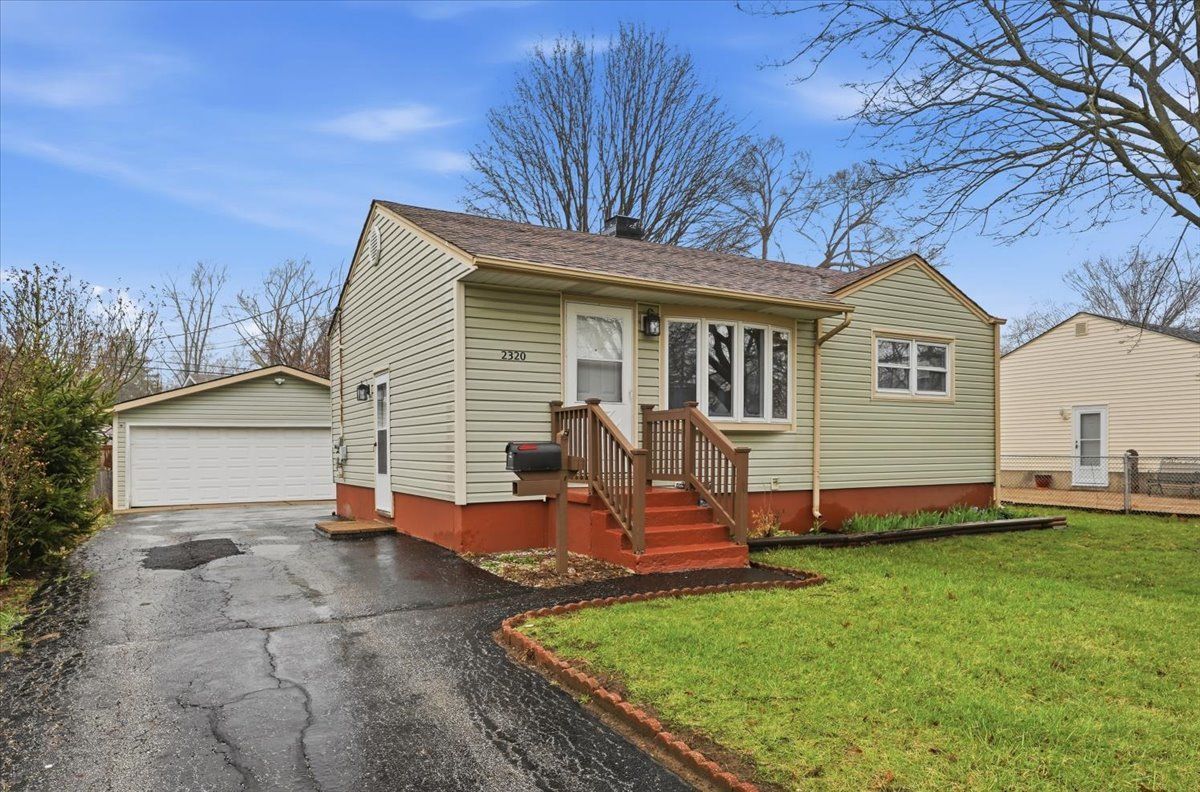 2320 CHEYENNE Road, Waukegan, IL 60087