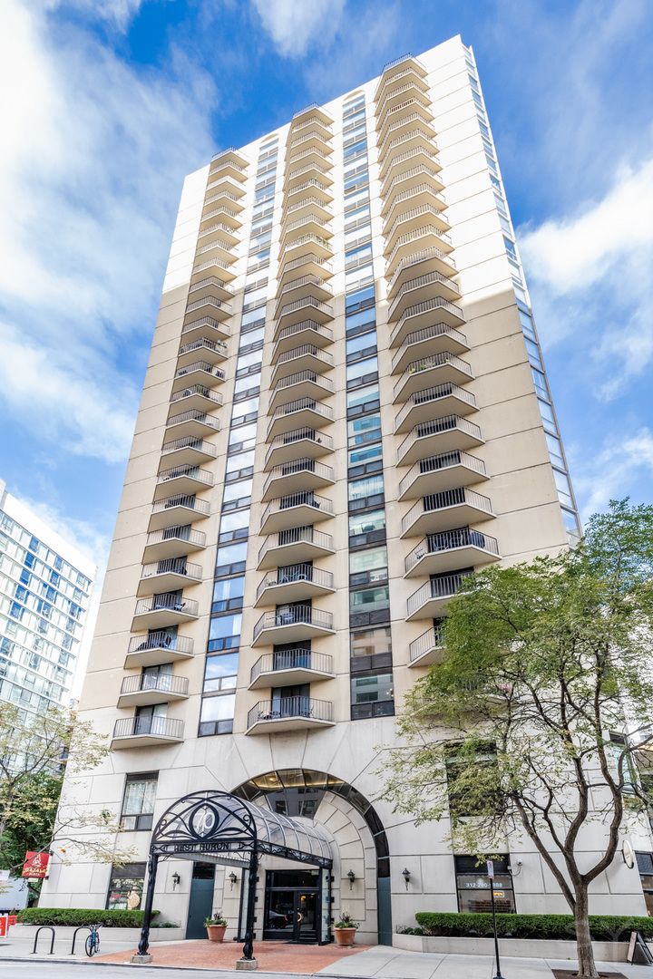 70 W Huron Street #2003 — Chicago, IL 60654