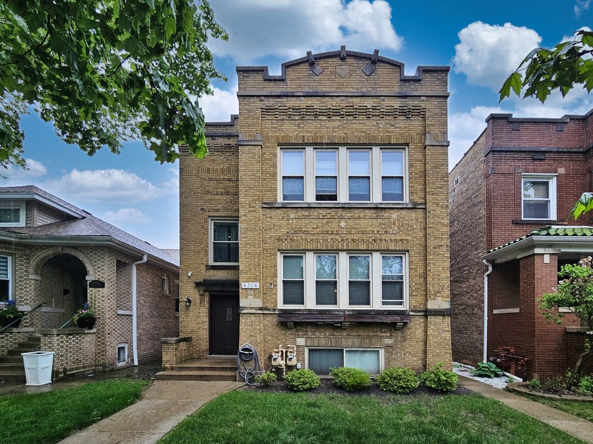 6306 Holbrook Street, Chicago, IL 60646