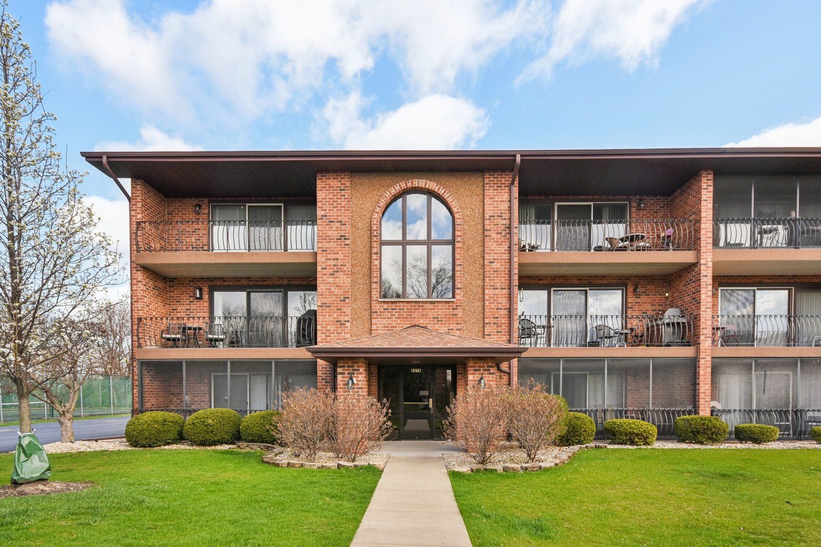 8218 Cobblestone Drive #3D — Palos Hills, IL 60465
