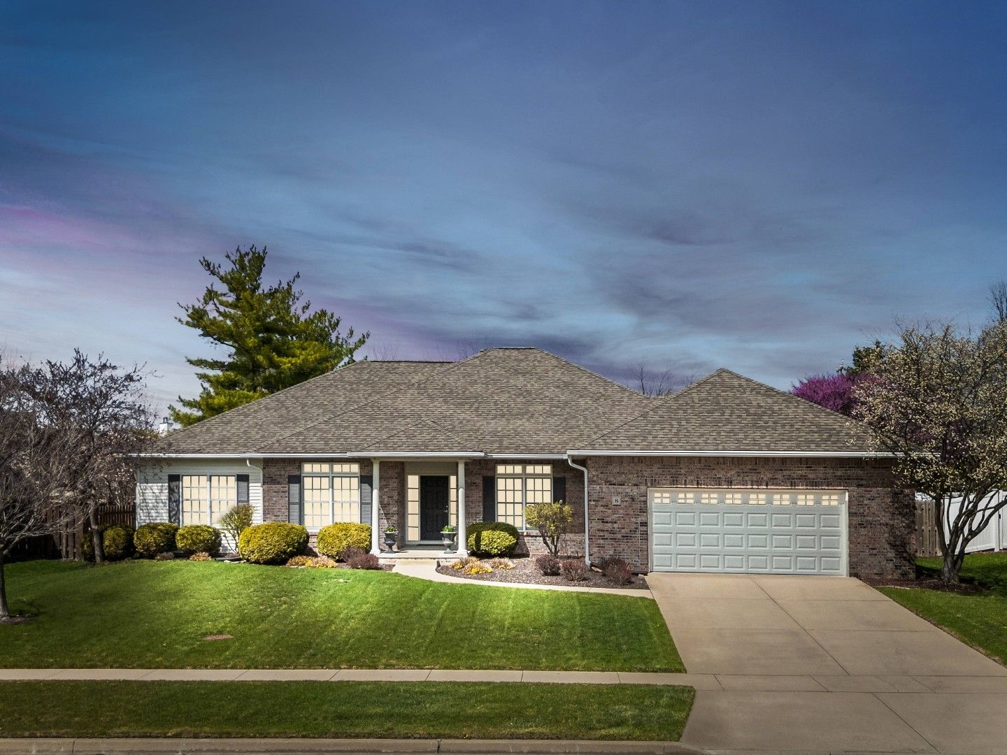 8 Sable Oaks Court — Bloomington, IL 61704