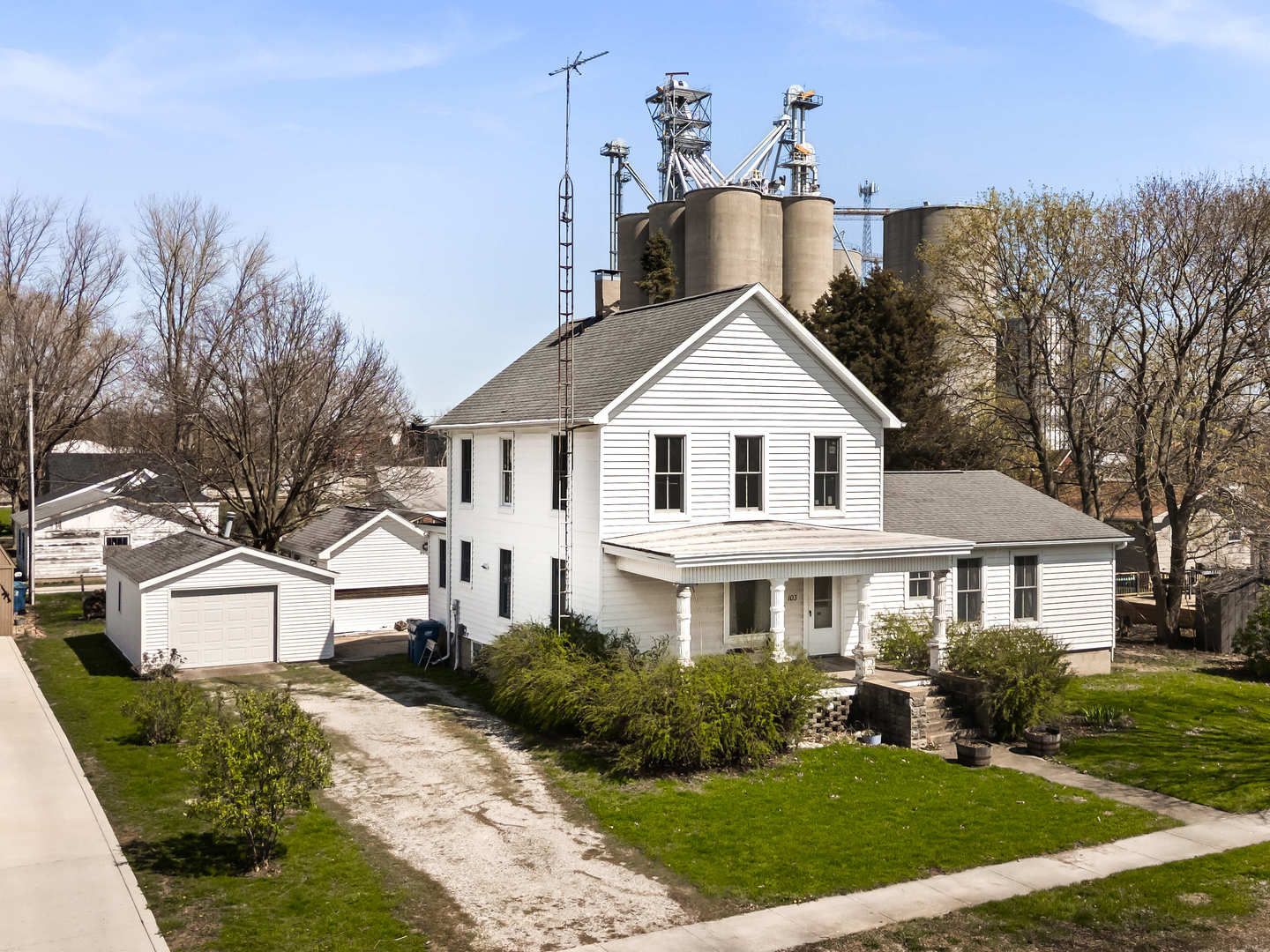 103 W Wood Street — Colfax, IL 61728