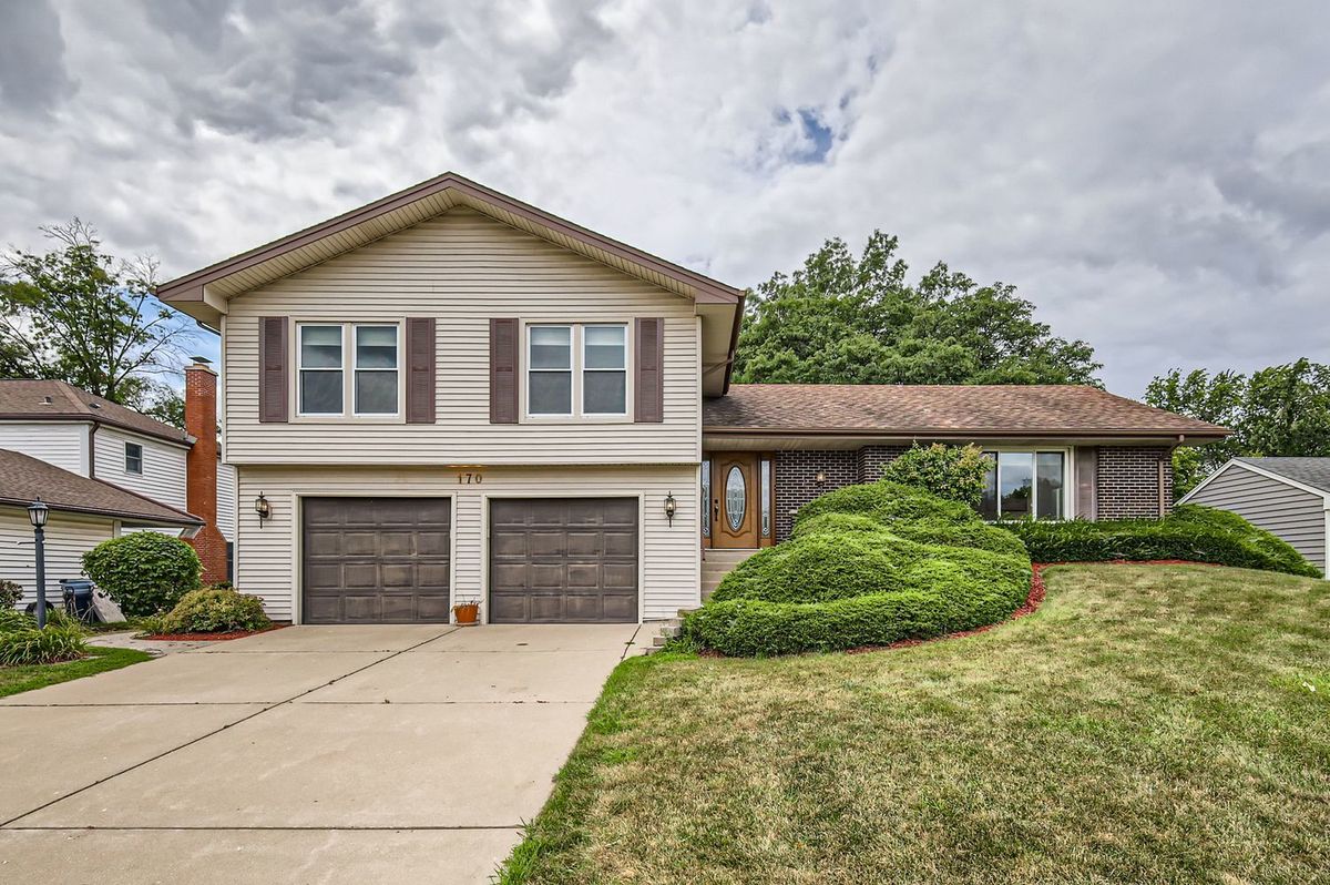 2S170 Stratford Road, Glen Ellyn, IL 60137