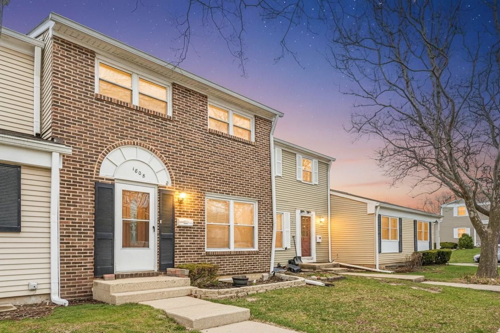 1808 LARGO Court — Schaumburg, IL 60194